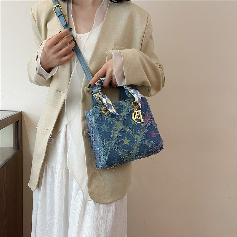 Y2K Nuevo bolso de mano Denim  - Embroidery Font reseña y precio