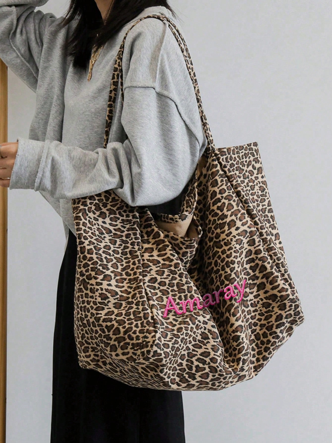 Bolso de mano con estampado de - Embroidery Name reseña y precio